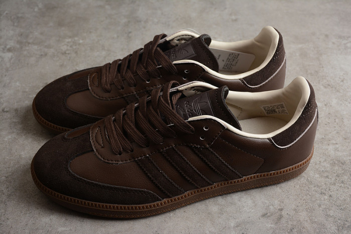 ad low-top sneaker 23031315