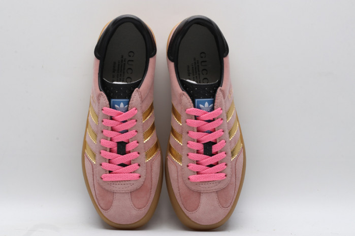 ad low-top sneaker