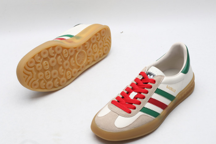 ad low-top sneaker