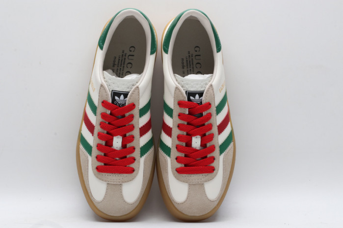 ad low-top sneaker