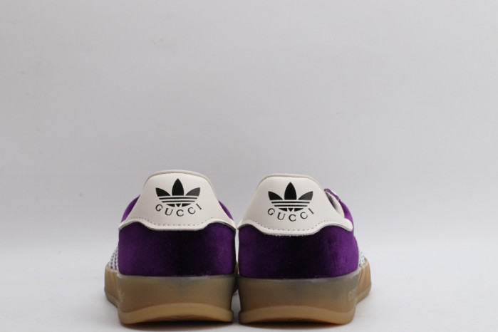ad low-top sneaker