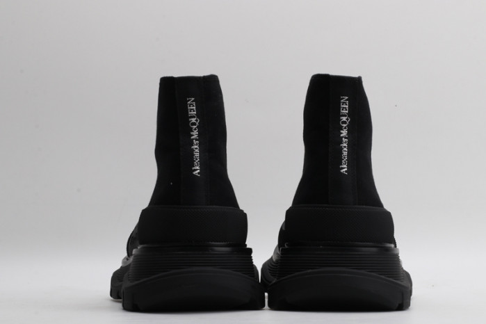 alex mcqu sneakers