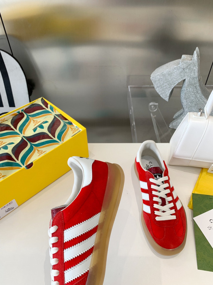 ad low-top sneaker