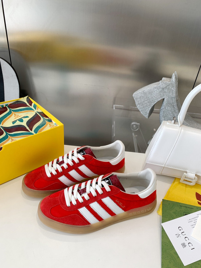 ad low-top sneaker