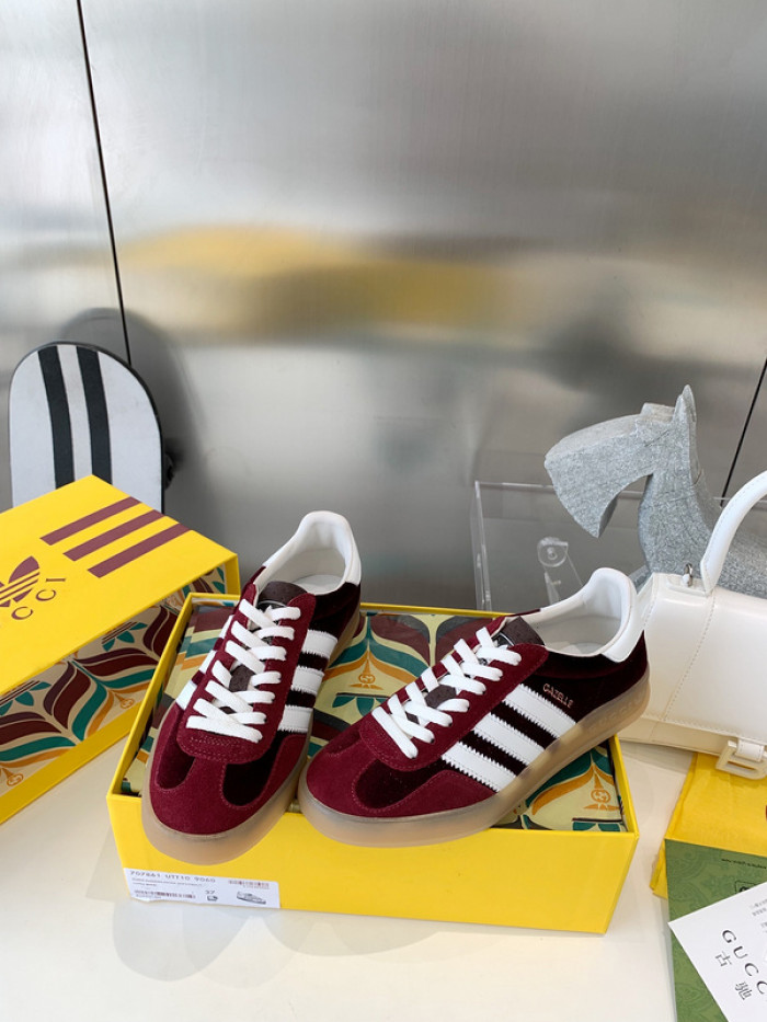 ad low-top sneaker