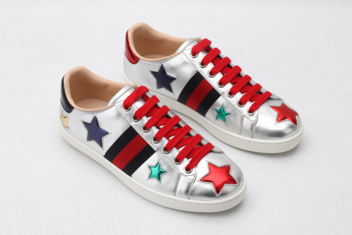 ad low-top sneaker