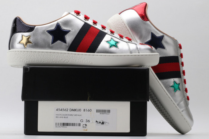 ad low-top sneaker