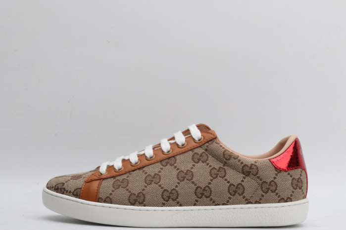 ad low-top sneaker