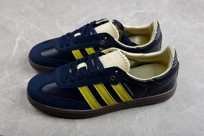 ad low-top sneaker 23031310