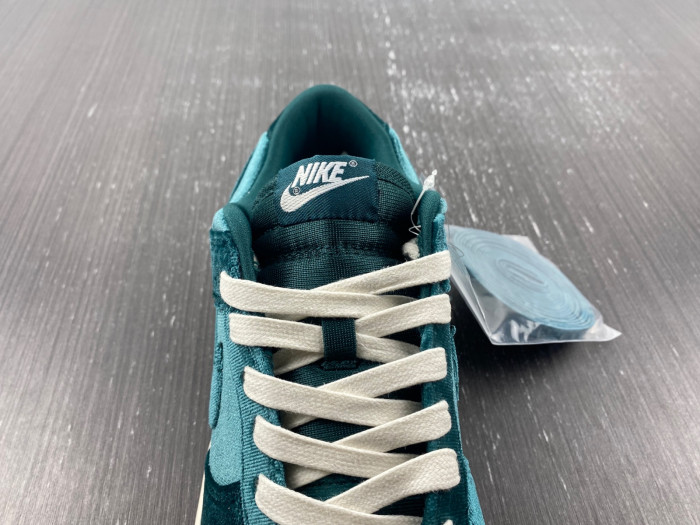 nike dunk low green velvet dz5224-300