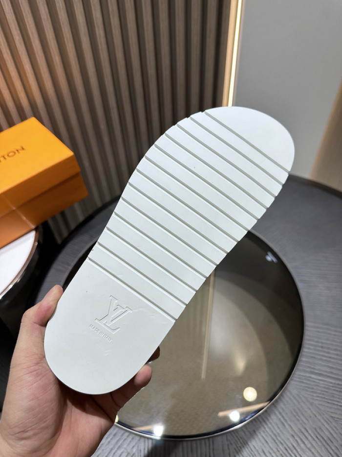 lovt sandal
