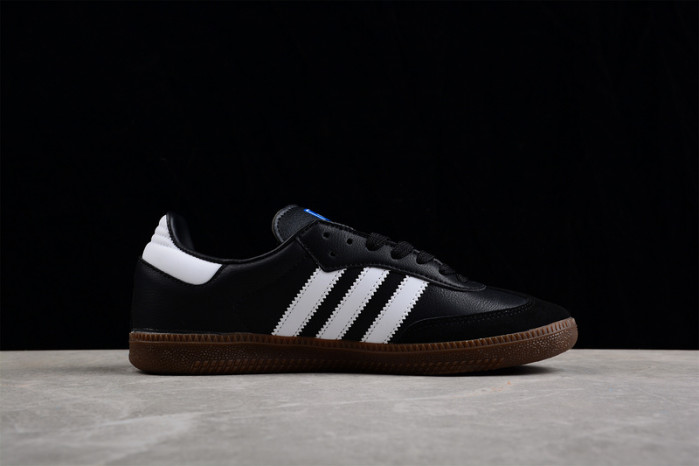 ad low-top sneaker 2303135