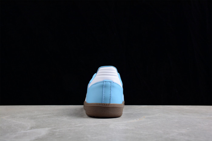ad low-top sneaker 23031311