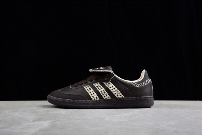 ad low-top sneaker 23031312