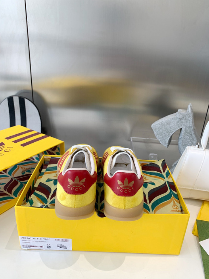 ad low-top sneaker