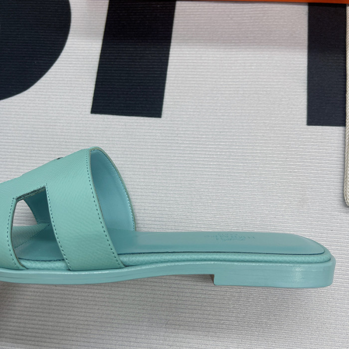 her slides 23060911