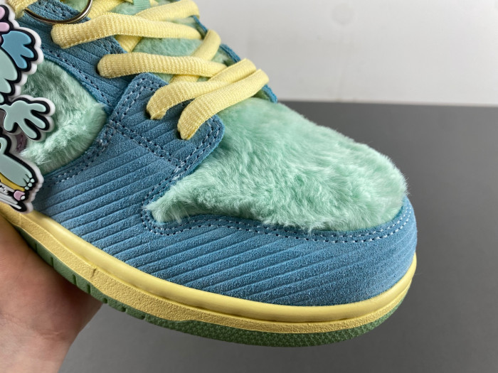 verdy x nike sb dunk low “visty” fn6040-400
