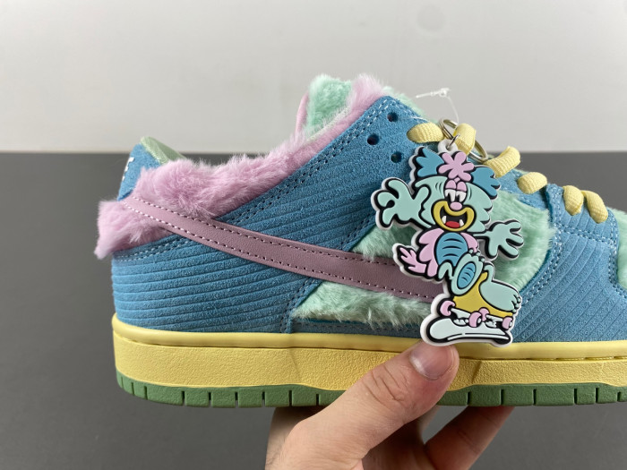 verdy x nike sb dunk low “visty” fn6040-400