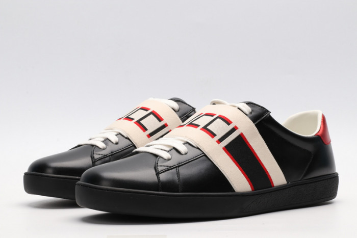 ad low-top sneaker