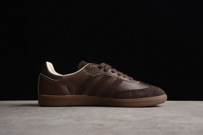 ad low-top sneaker 23031315